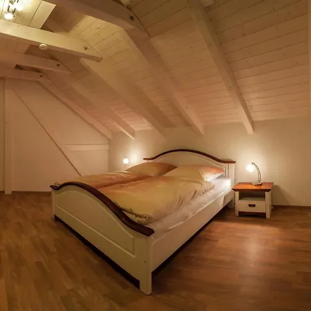 Ruhige Mit Parkplatz In Apartment